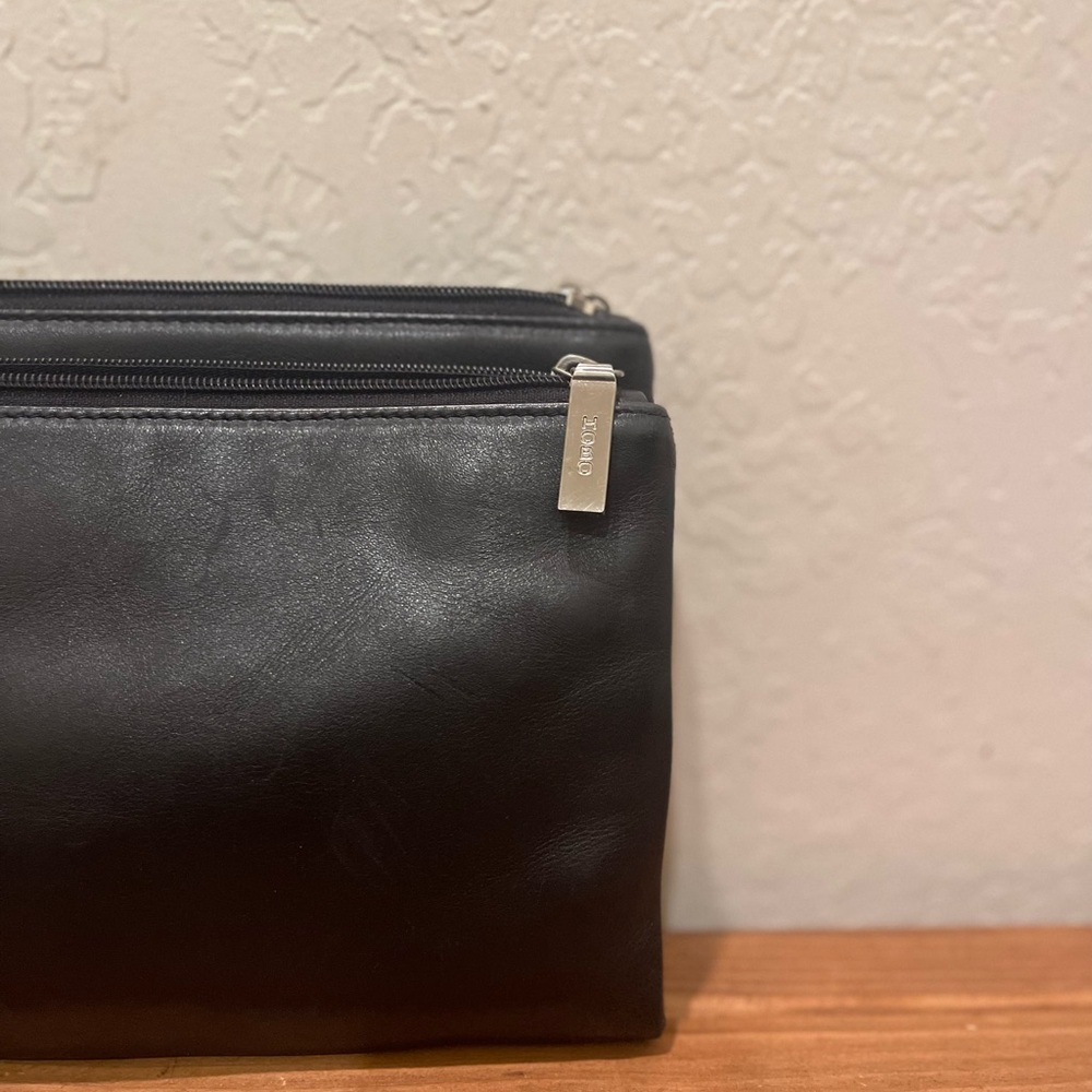 HOBO International Black Leather Crossbody Shoulder bag w/ double zipper closure - Picture 2 of 13